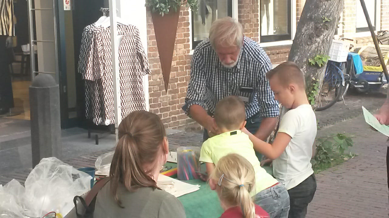 Bob begeleidt knutselen toestemming verleend